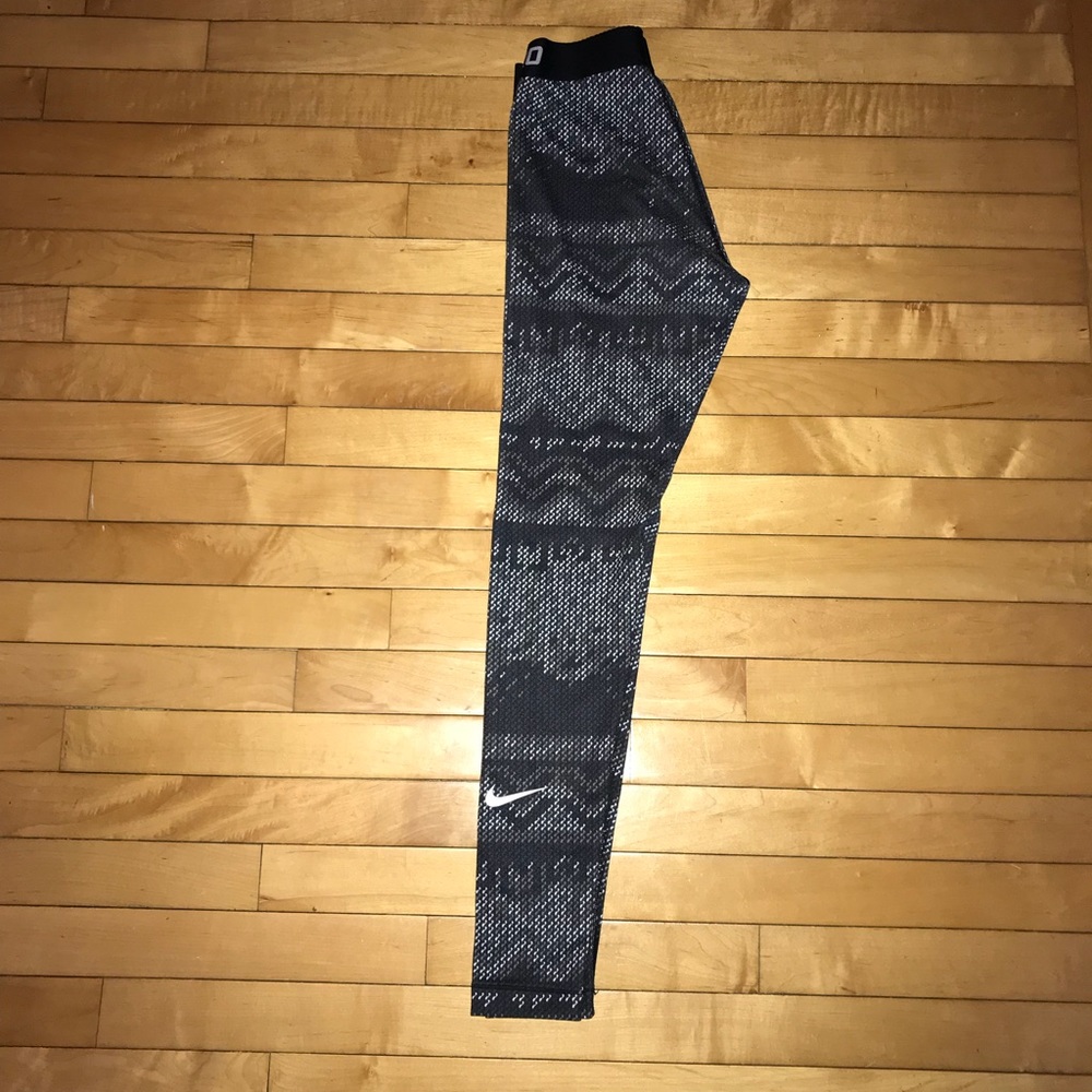 Nike pro workout leggings